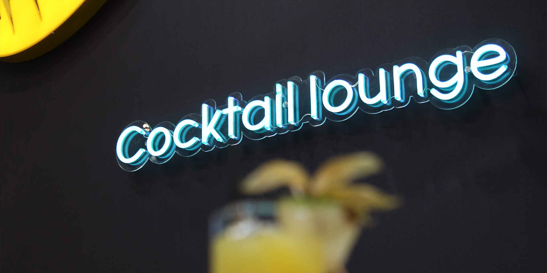 Cocktail Lounge Flexi Neon - Zweyloeven Werbeproduktion GmbH