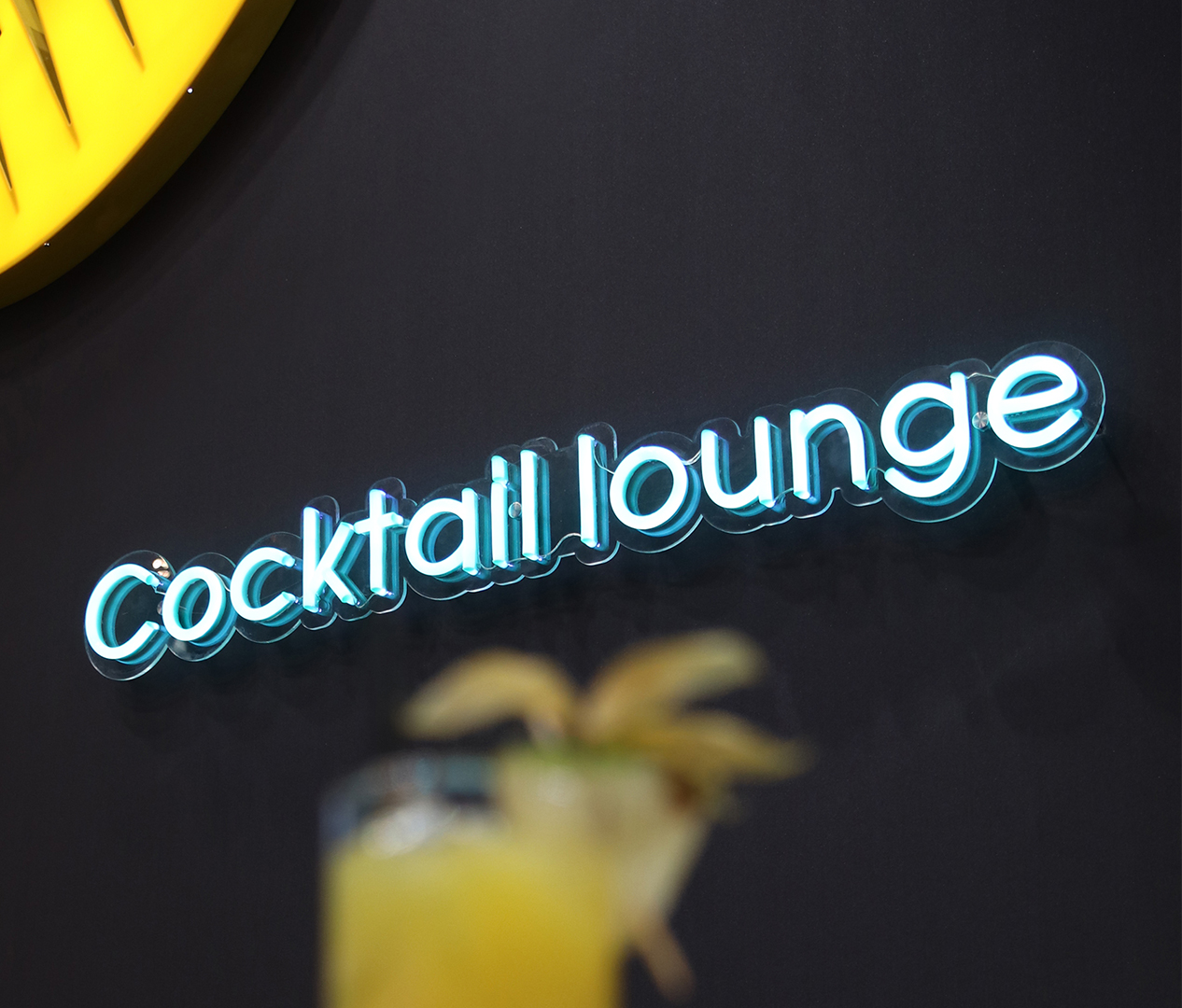 Cocktail Lounge Flexi Neon - Zweyloeven Werbeproduktion GmbH