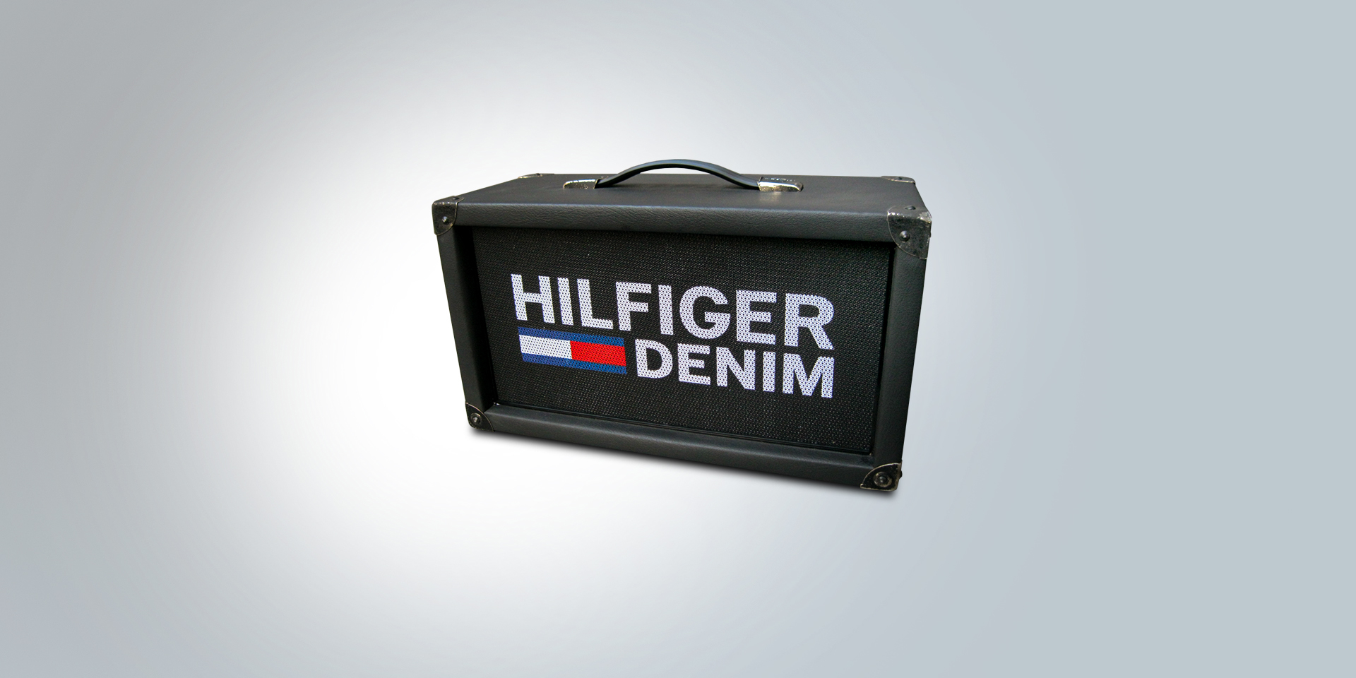 Brandplate Hilfiger Denim - Zweyloeven Werbeproduktion GmbH