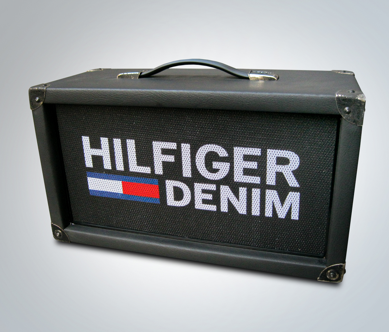 Brandplate Hilfiger Denim - Zweyloeven Werbeproduktion GmbH