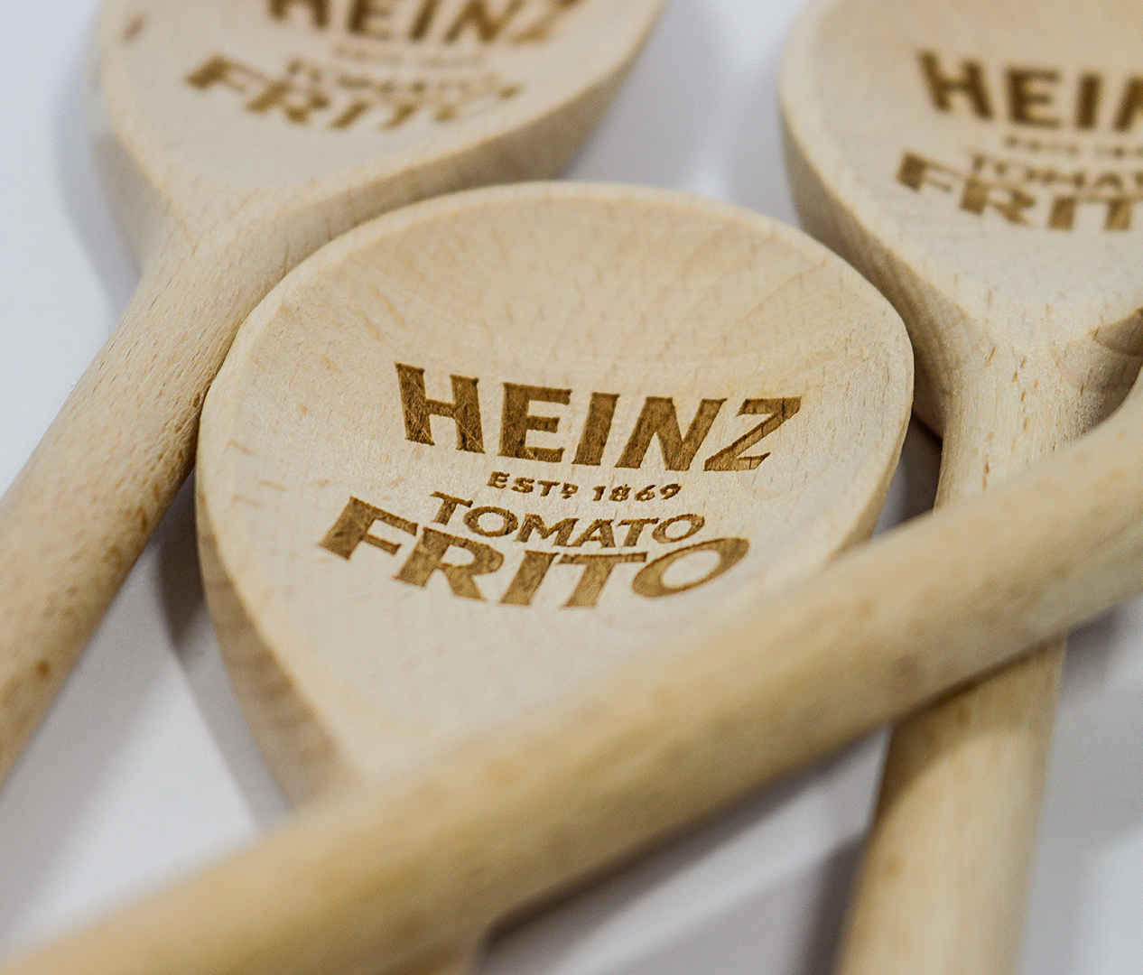 HEINZ Tomato Frito Holzkochlöffel - ZWEYLOEVEN Werbeproduktion GmbH